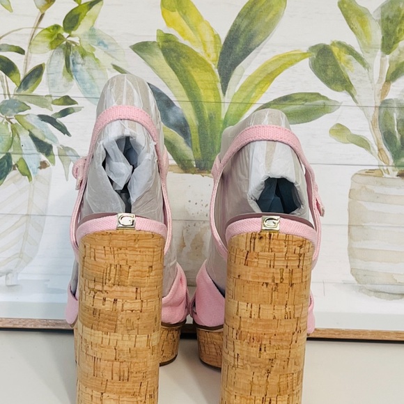 BRAND NEW GUESS SHOES. Fabric and others material heels. - Picture 3 of 4